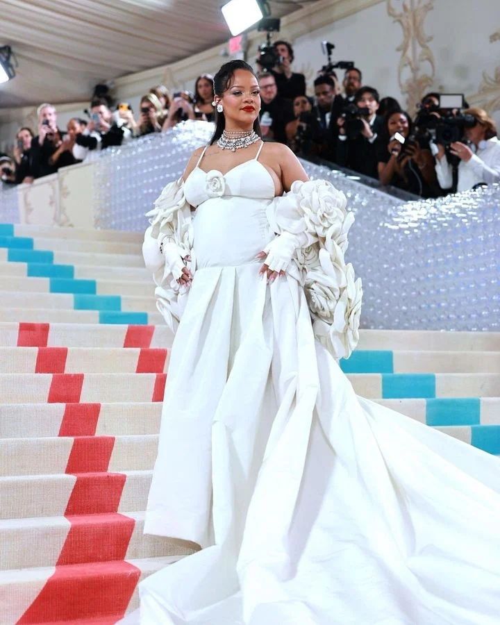 Rihanna Net Worth: How the Songstress Became a Billionaire